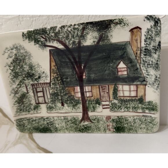 Painted Cape Cod House Trinket Dish Wall Hanging 8x5” Ceramic Signed - Picture 2 of 6